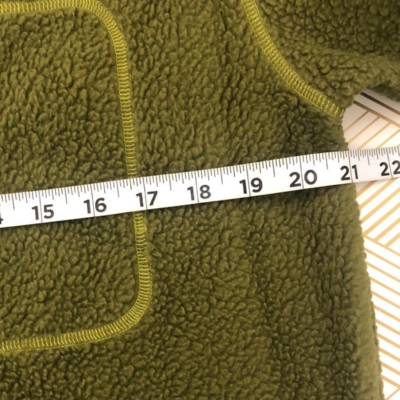 H&M green olive bear sweatshirt - Picture 4 of 10